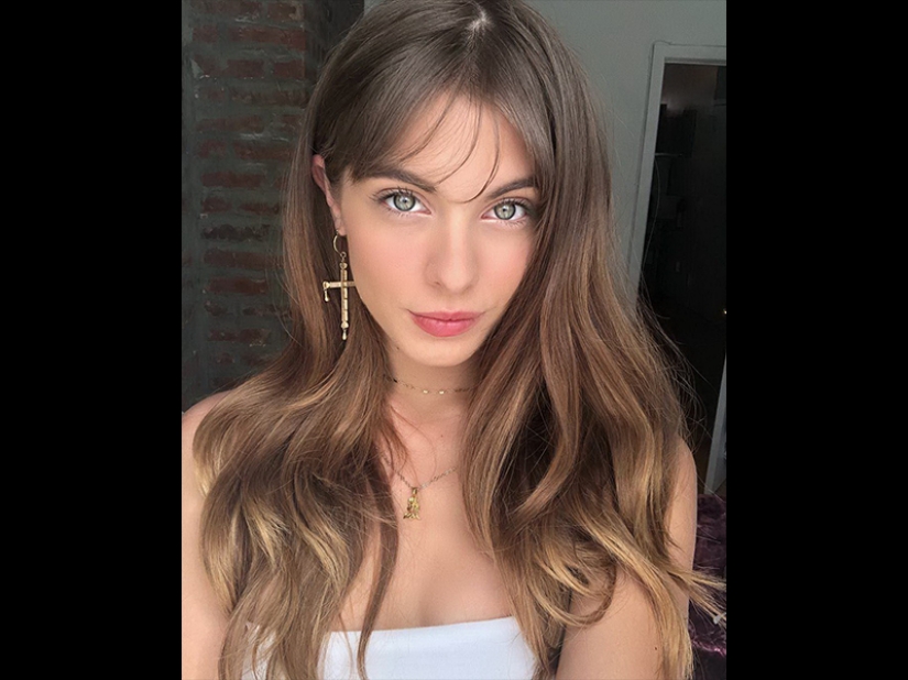 Beauty is around us! Pretty girls from the city streets Beauty is around us! Pretty girls from the city streets