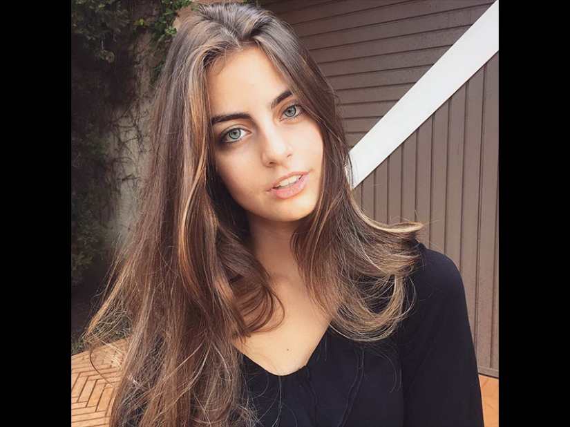 Beauty is around us! Pretty girls from the city streets Beauty is around us! Pretty girls from the city streets