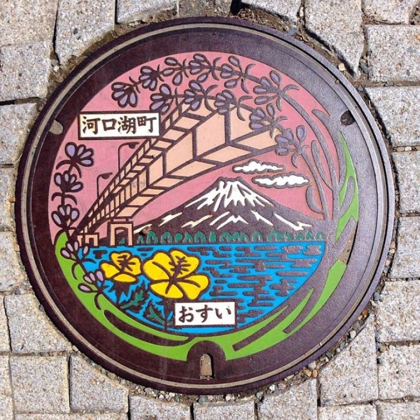 Beauty underfoot: the most beautiful manholes from Japan