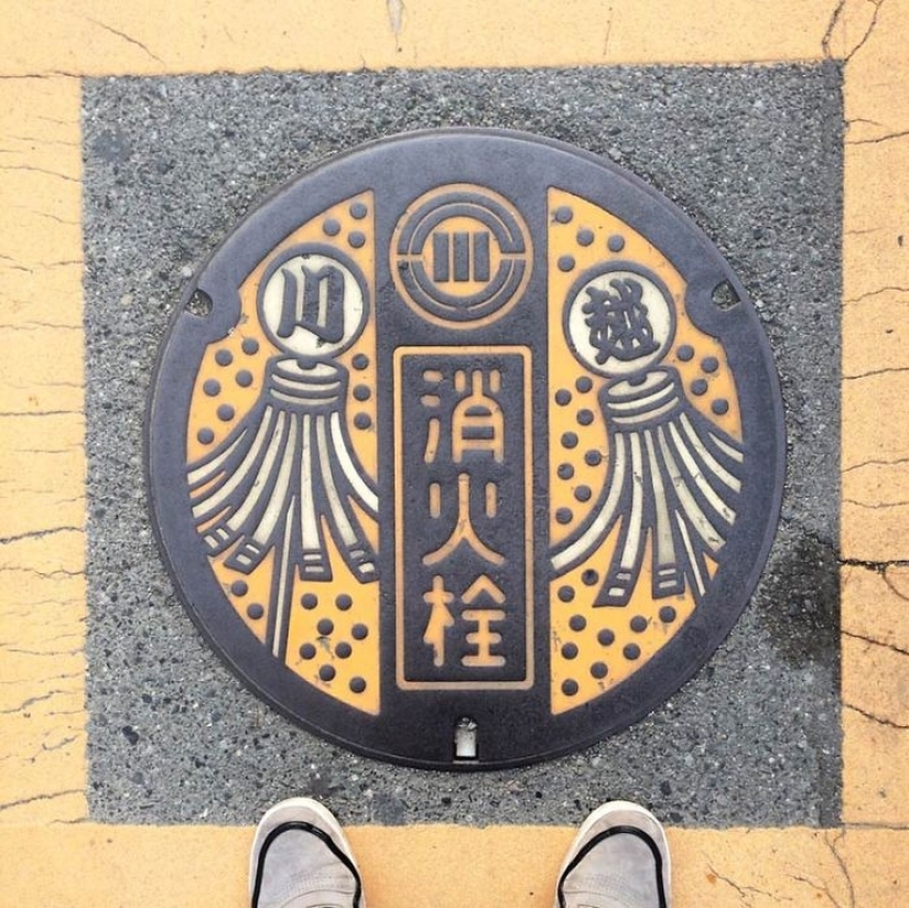 Beauty underfoot: the most beautiful manholes from Japan