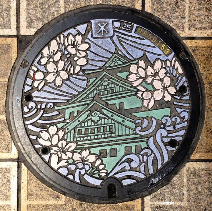 Beauty underfoot: the most beautiful manholes from Japan