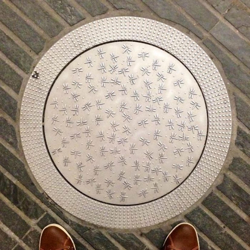 Beauty underfoot: the most beautiful manholes from Japan