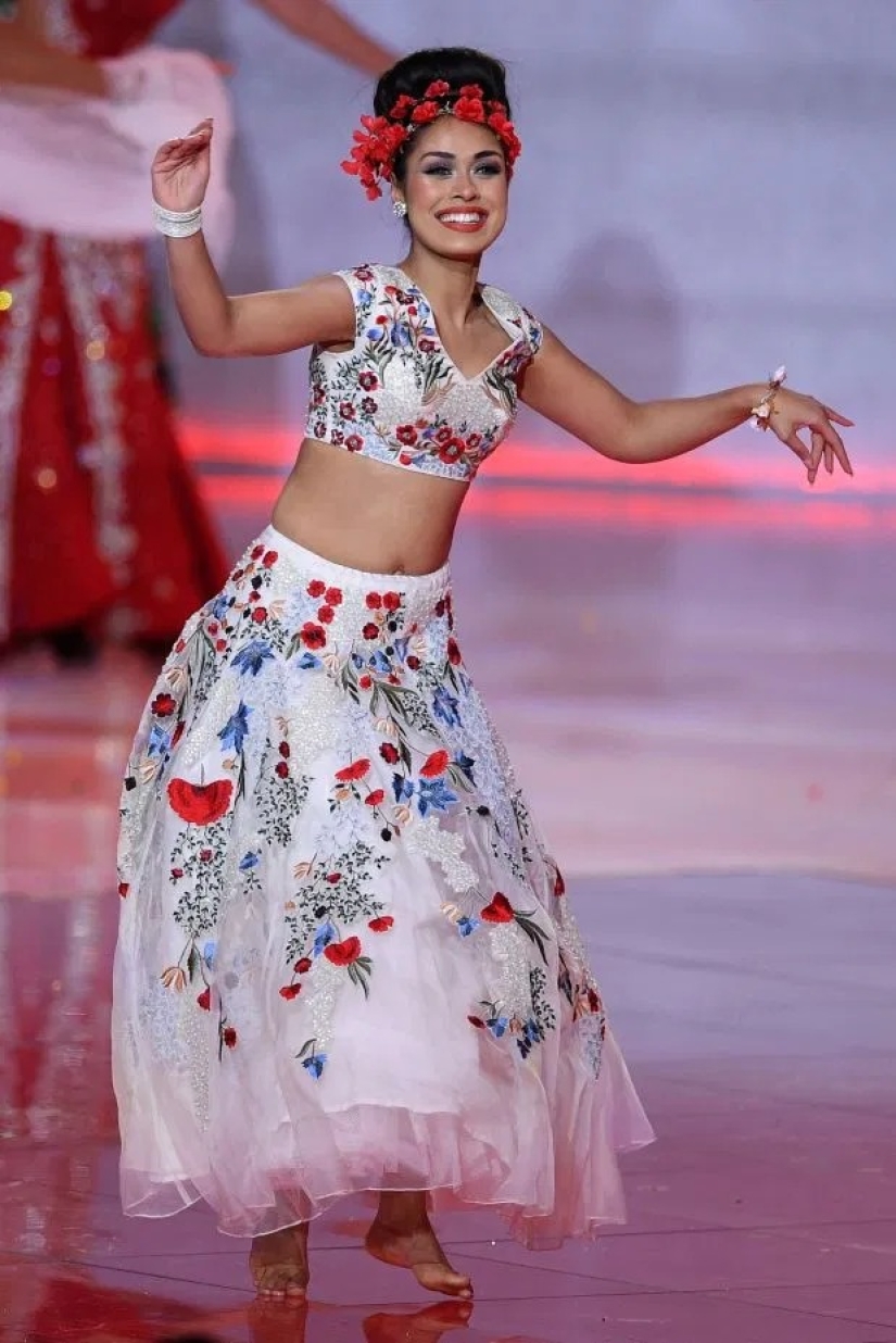 Beauty will save the world: selfless "Miss England" took off her crown to save coronavirus patients