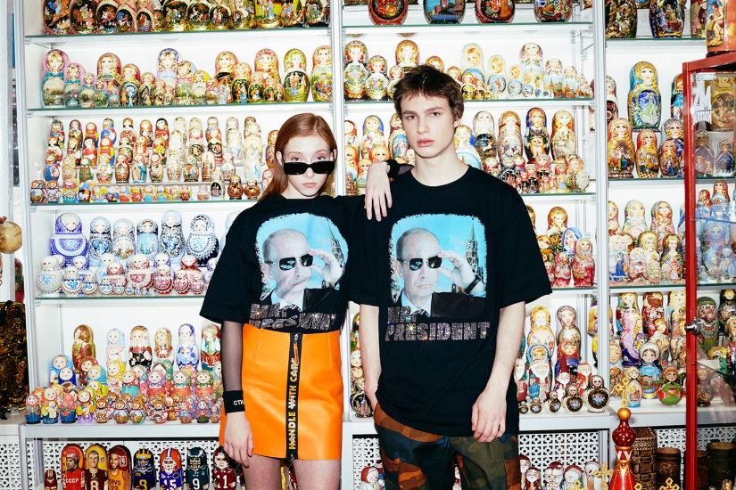 "Bebamos vodka con Putin y reímos": la estadounidense Heron Preston presentó una camiseta con el presidente ruso por 38 mil rublos