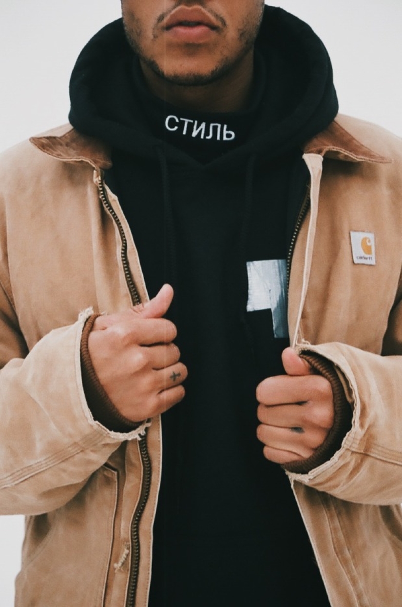 "Bebamos vodka con Putin y reímos": la estadounidense Heron Preston presentó una camiseta con el presidente ruso por 38 mil rublos