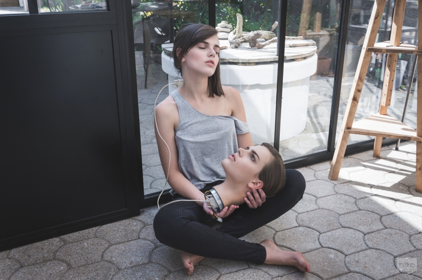 Beber aceite, contactos limpios: el francés mostró la vida cotidiana de robots simples