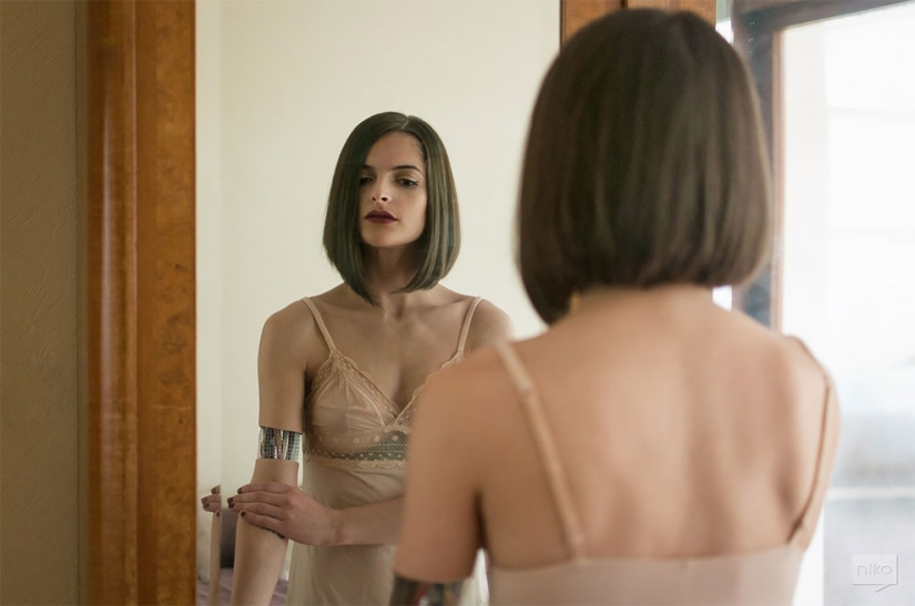 Beber aceite, contactos limpios: el francés mostró la vida cotidiana de robots simples