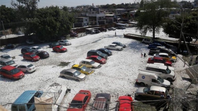 Because of the hail, the Mexican city turned into a glacier Because of the hail, the Mexican city turned into a glacier
