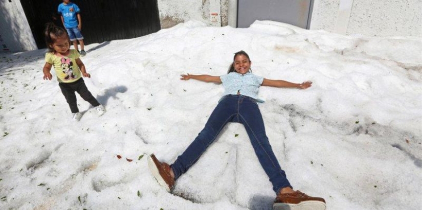 Because of the hail, the Mexican city turned into a glacier Because of the hail, the Mexican city turned into a glacier