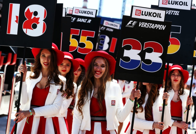 "Because of these feminists, we lost our jobs": "Formula 1" refused girls with signs "Because of these feminists, we lost our jobs": "Formula 1" refused girls with signs
