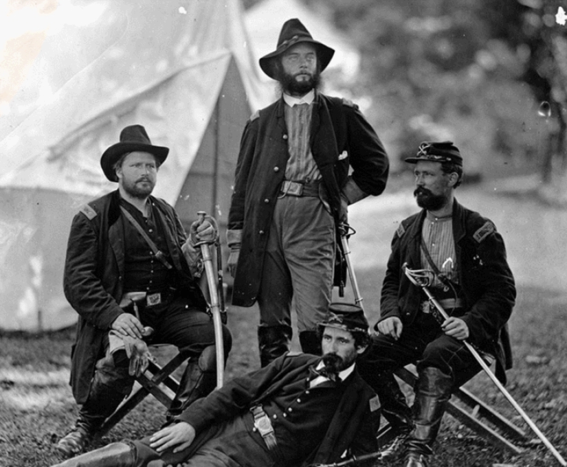 Before and after: the process of coloring b/w photos in a fascinating animation