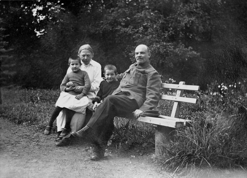 Before and after colorization: the Revived Faces of Russian History