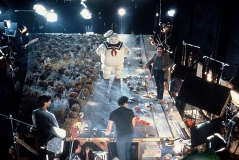 Behind the scenes of your favorite movies - 50 photos that reveal the secrets of filming
