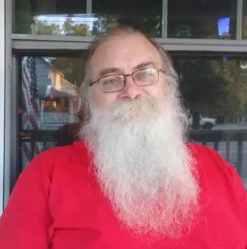 Bender's dream came true: a man found $43,000 in an old sofa