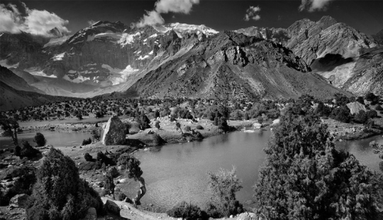 Black and white photos of mountains