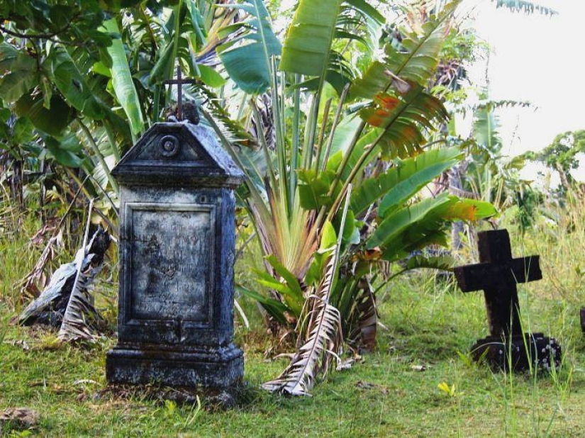 Blast me! This is the only surviving pirate cemetery