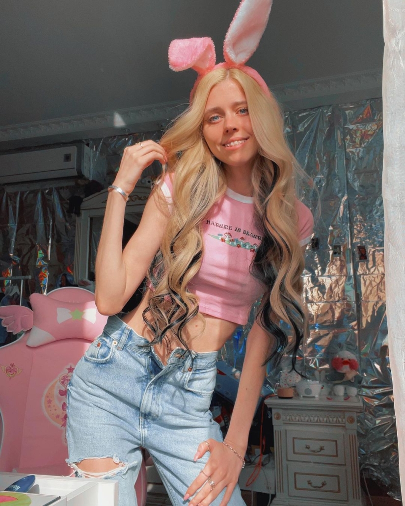 Blogger Nastya Kosh — from an unknown girl to a star of social networks