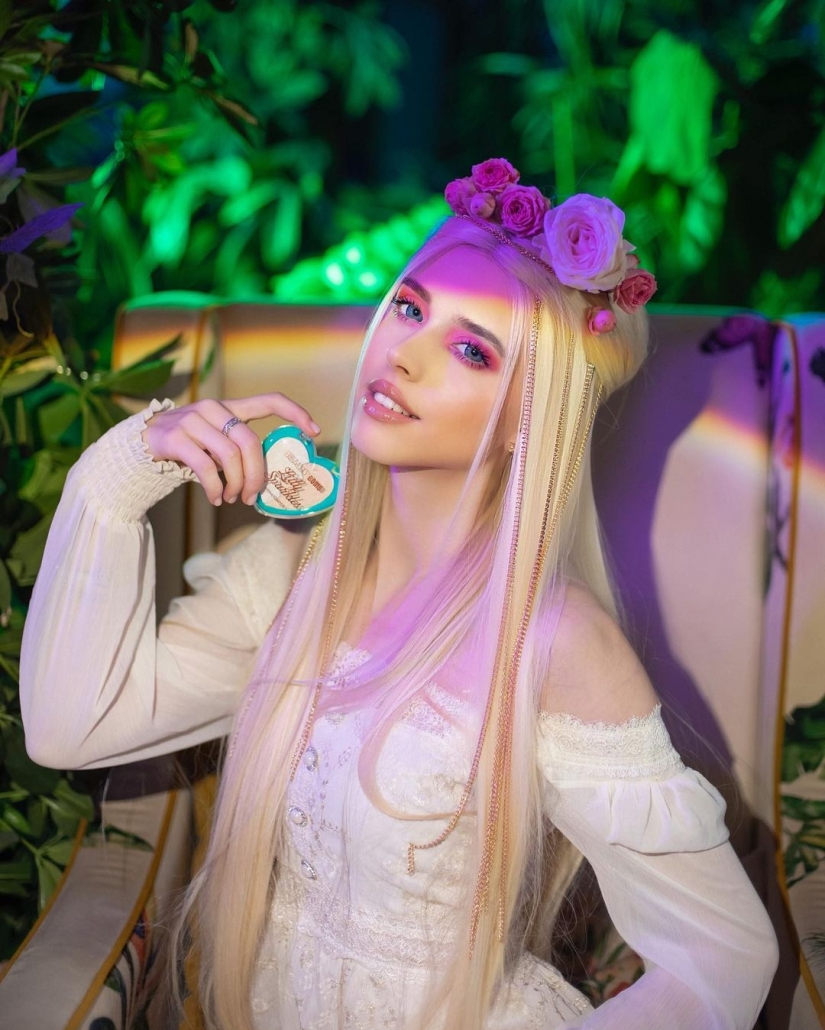 Blogger Nastya Kosh — from an unknown girl to a star of social networks