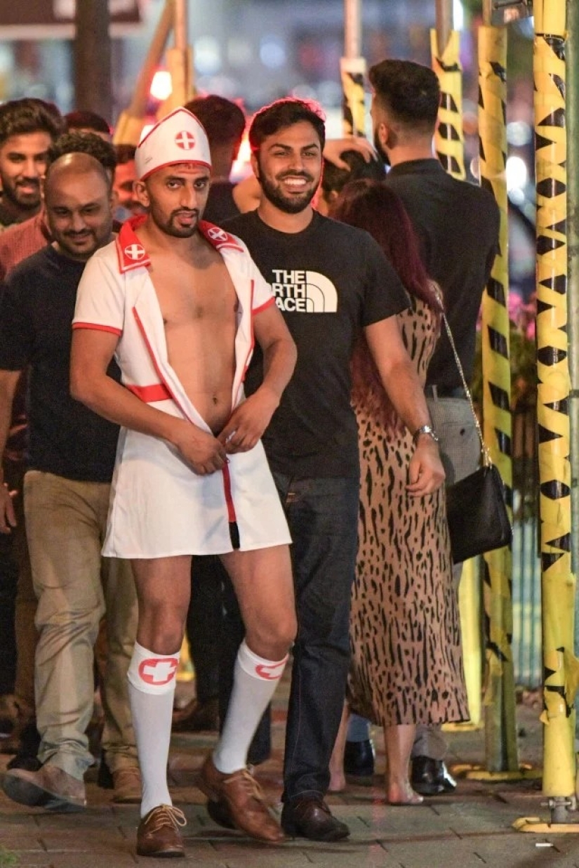 "Bloody Mary": the British celebrated the August weekend with binge drinking and drunken fights