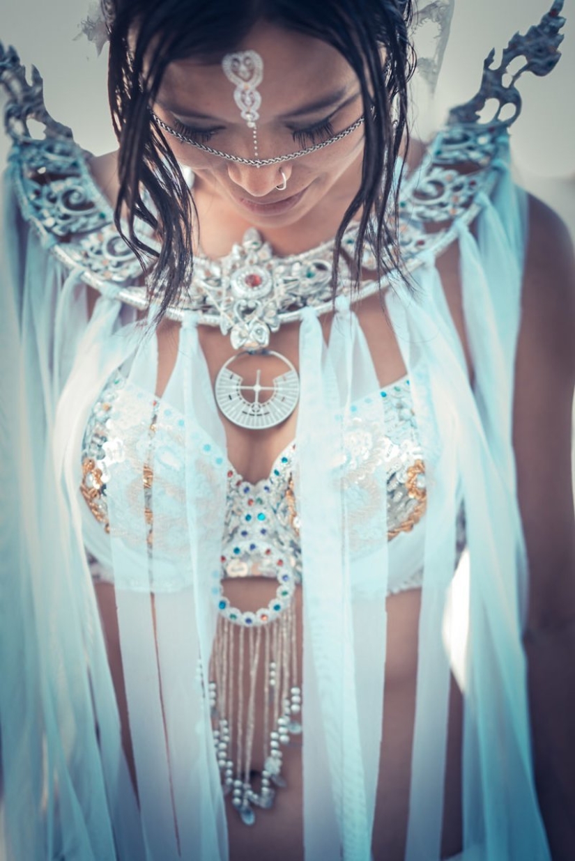 Boda futurista en el Festival Burning Man Boda futurista en el Festival Burning Man