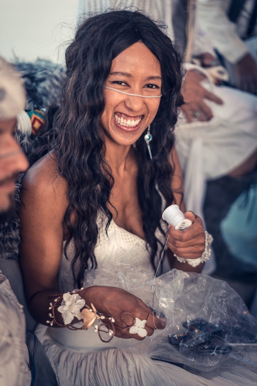 Boda futurista en el Festival Burning Man Boda futurista en el Festival Burning Man