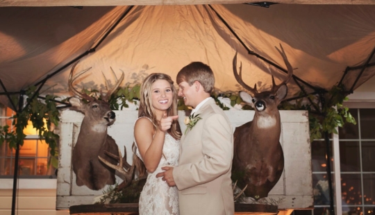 Bombardment with negativity: the newlyweds were criticized for a hunting-style wedding Bombardment with negativity: the newlyweds were criticized for a hunting-style wedding