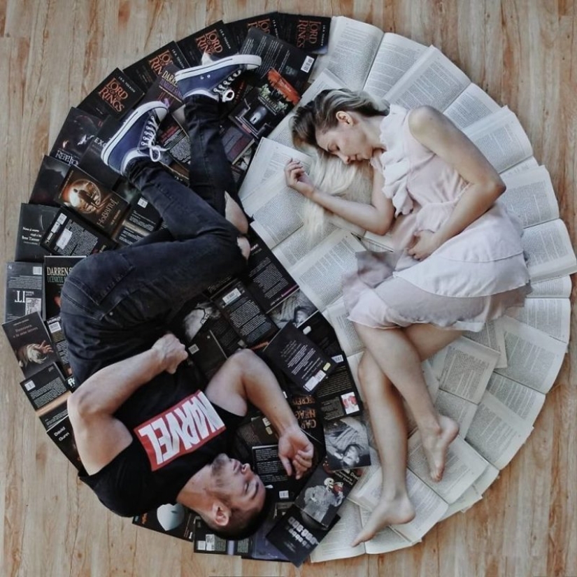 Books as art: a girl puts out colorful installations from her library Books as art: a girl puts out colorful installations from her library