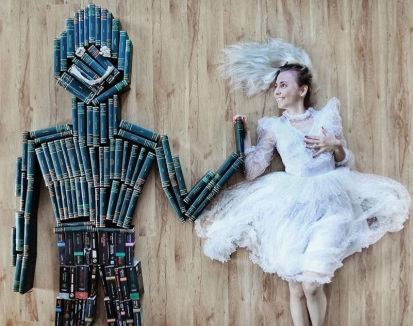 Books as art: a girl puts out colorful installations from her library Books as art: a girl puts out colorful installations from her library