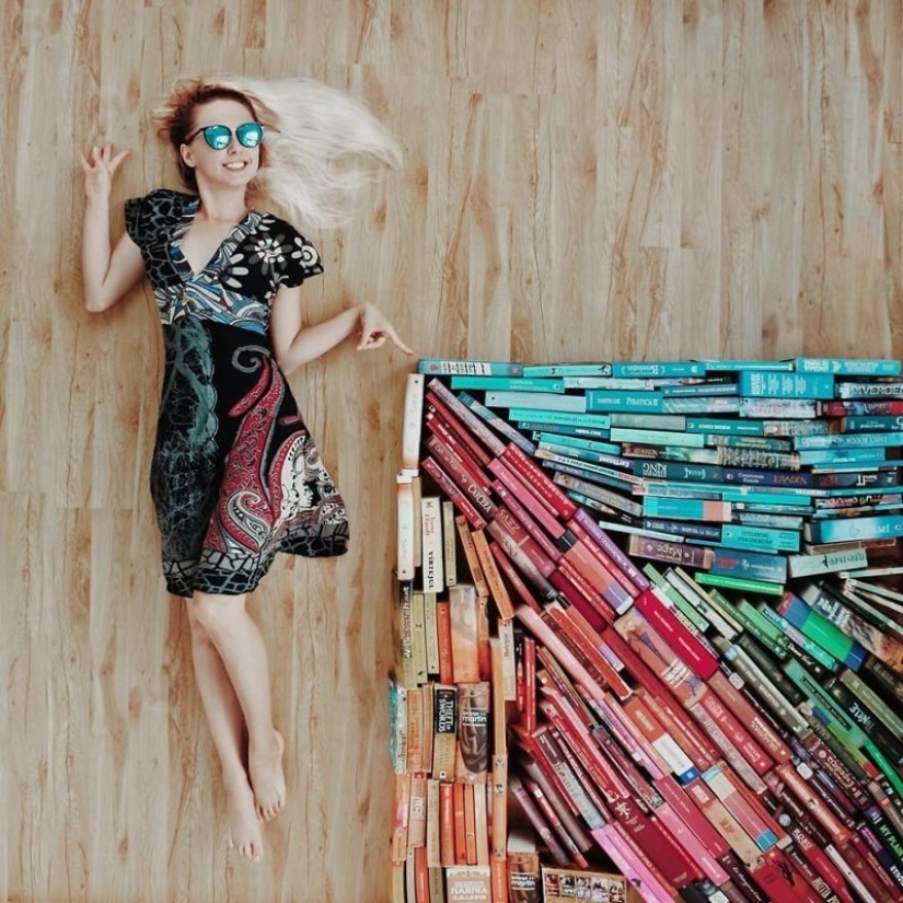 Books as art: a girl puts out colorful installations from her library Books as art: a girl puts out colorful installations from her library