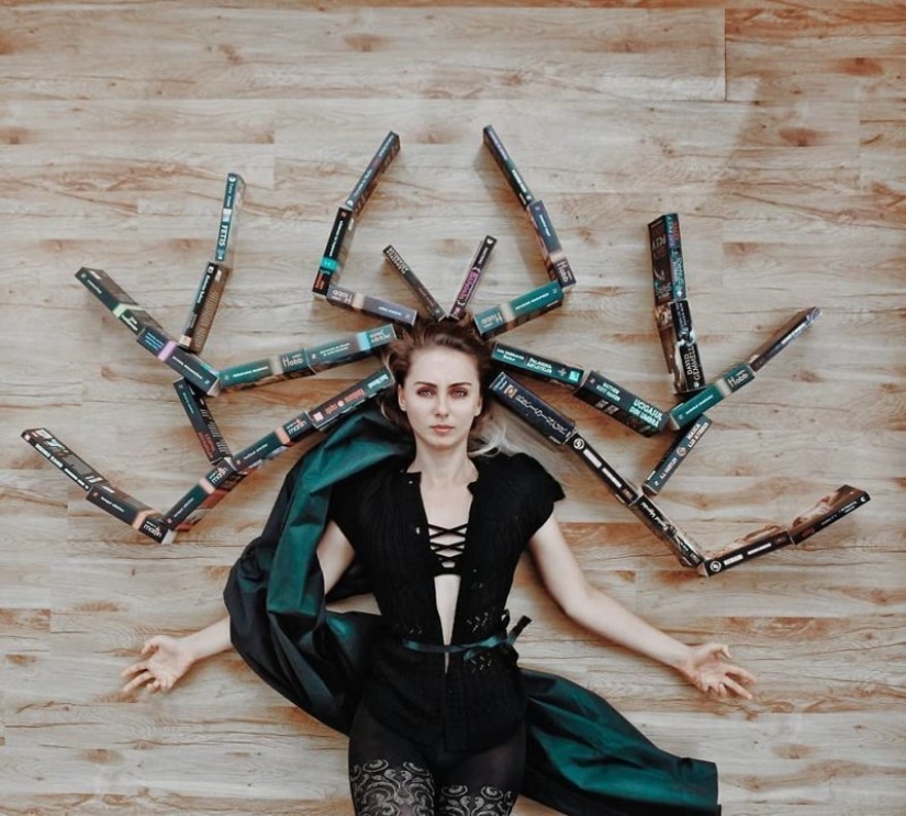 Books as art: a girl puts out colorful installations from her library Books as art: a girl puts out colorful installations from her library