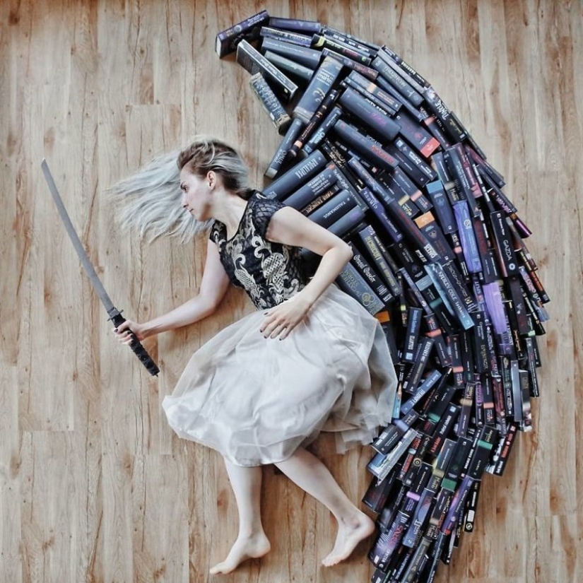 Books as art: a girl puts out colorful installations from her library Books as art: a girl puts out colorful installations from her library