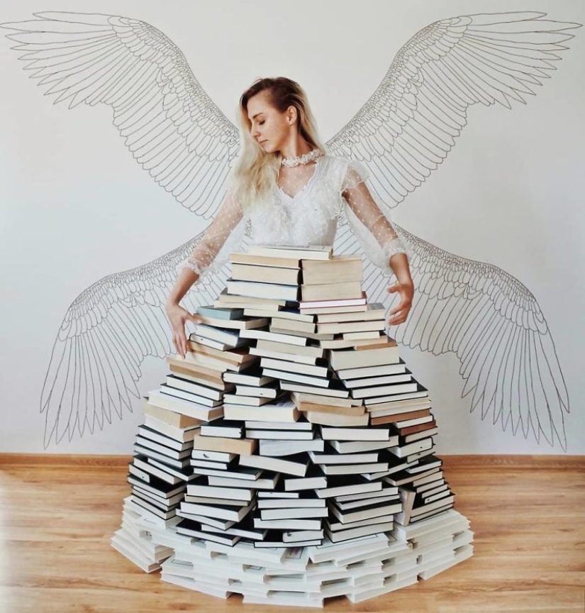 Books as art: a girl puts out colorful installations from her library Books as art: a girl puts out colorful installations from her library