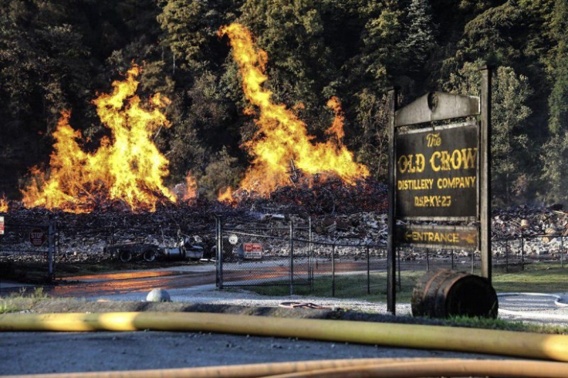 Bourbon in rivers and ethanol in the air: Jim Beam whiskey warehouses burn in Kentucky Bourbon in rivers and ethanol in the air: Jim Beam whiskey warehouses burn in Kentucky
