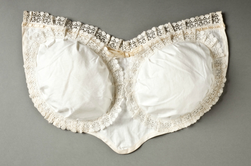 Breast augmentation 100 years ago. How was it?