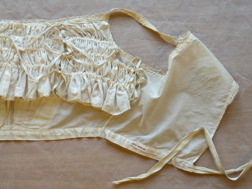 Breast augmentation 100 years ago. How was it?