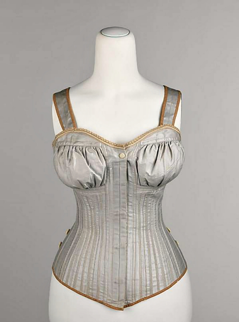 Breast augmentation 100 years ago. How was it?