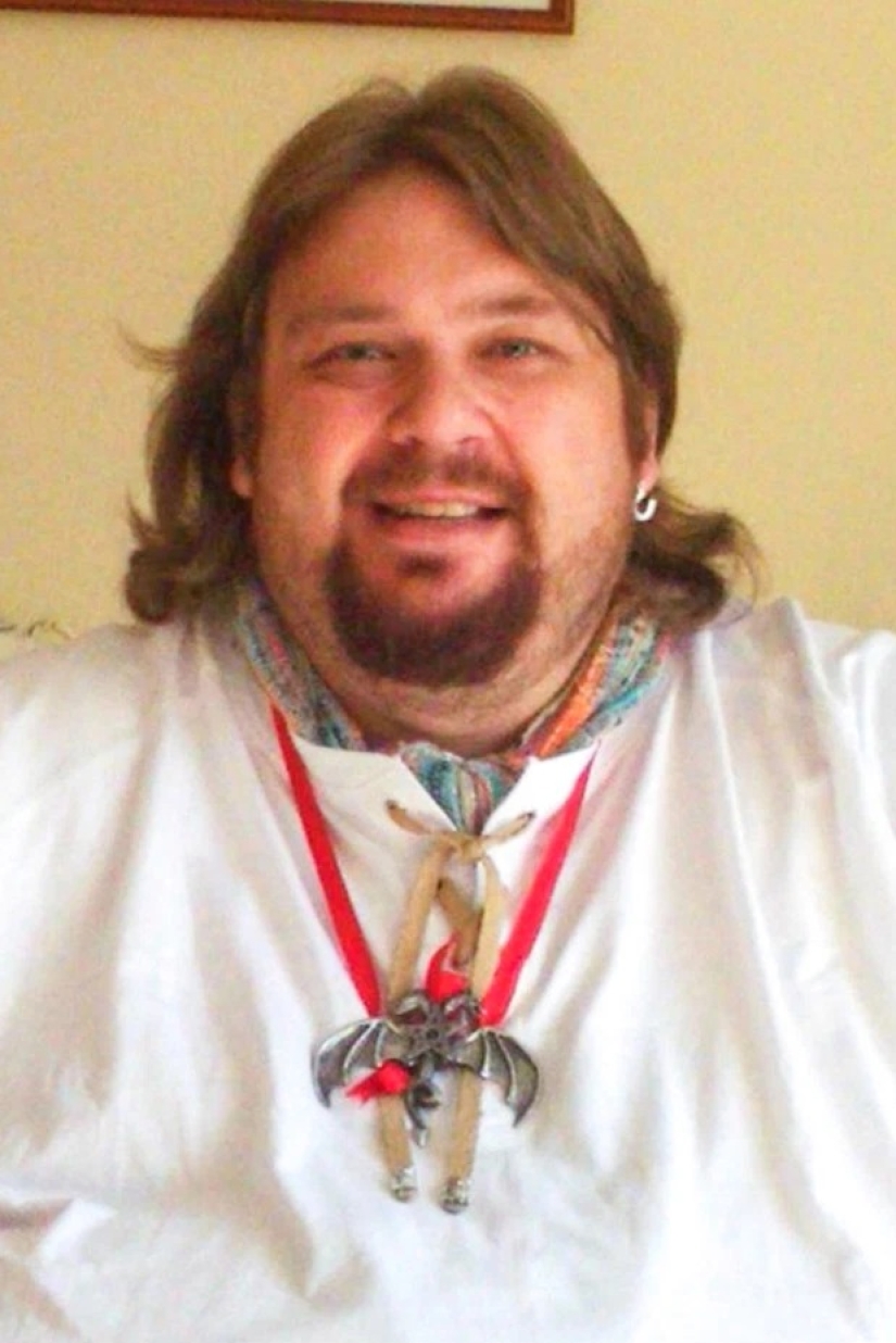 British firefighters have to free fat people from their homes three times a day