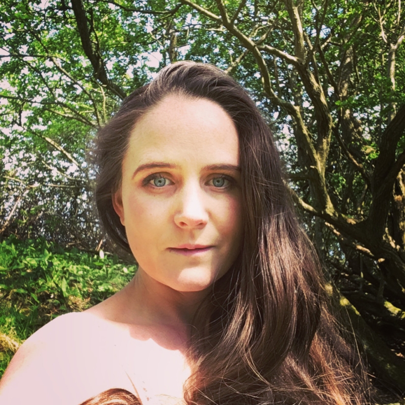 British Rapunzel has not washed her hair for 20 years, and her braids look great British Rapunzel has not washed her hair for 20 years, and her braids look great