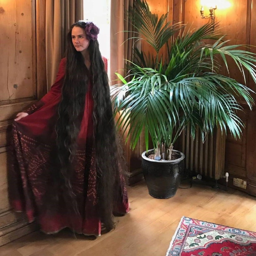 British Rapunzel has not washed her hair for 20 years, and her braids look great British Rapunzel has not washed her hair for 20 years, and her braids look great