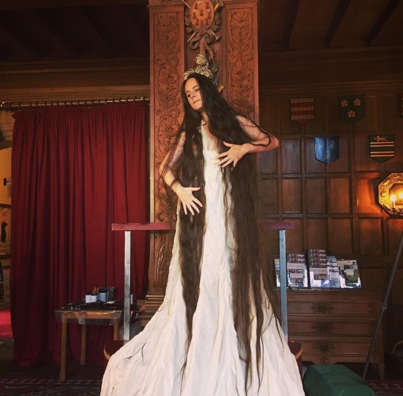 British Rapunzel has not washed her hair for 20 years, and her braids look great British Rapunzel has not washed her hair for 20 years, and her braids look great