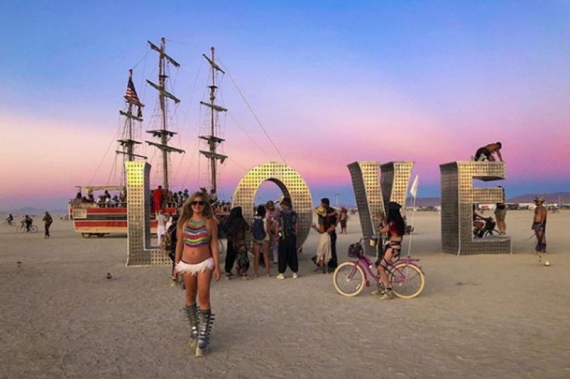Burning Man 2019: metamorfosis en un desierto caliente Burning Man 2019: metamorfosis en un desierto caliente