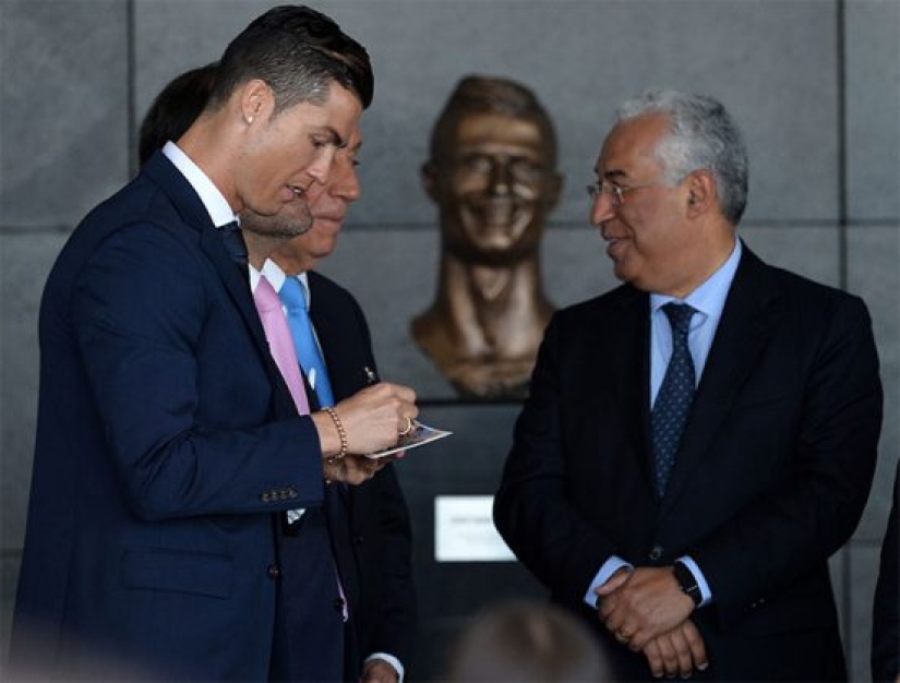 Bust of Cristiano Ronaldo Unveiled in Portugal Bust of Cristiano Ronaldo Unveiled in Portugal