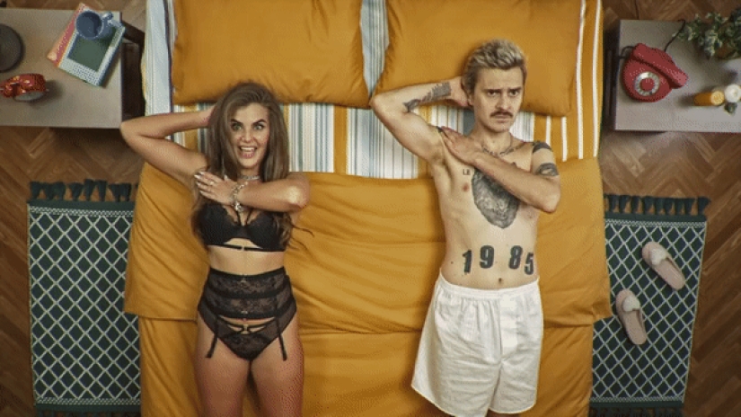 Calentar y ensayar: el baile del nuevo clip de la banda LITTLE BIG puede convertirse en un meme