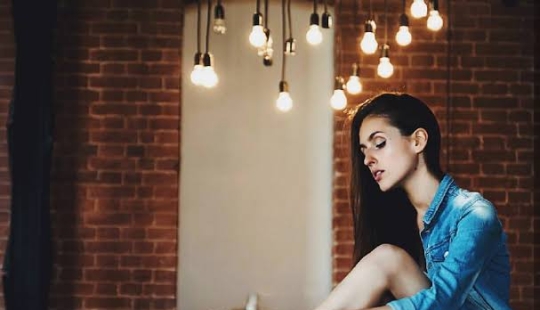 Calmed down and almost rested: the Russian model drank methamphetamine before the flight and almost died