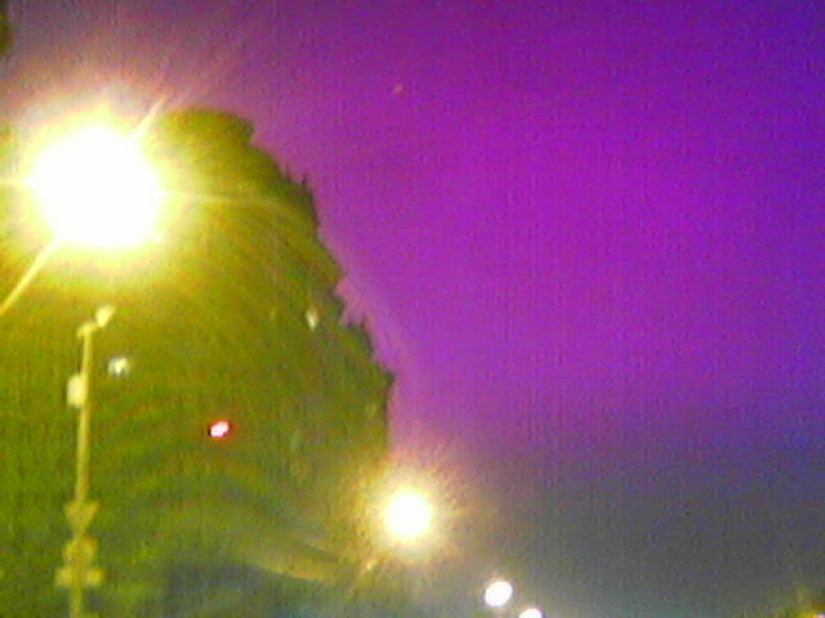 Cambio descendente de fotos: un moscovita ha estado filmando con un Siemens de botón pulsador durante tres años, y a la gente le gusta