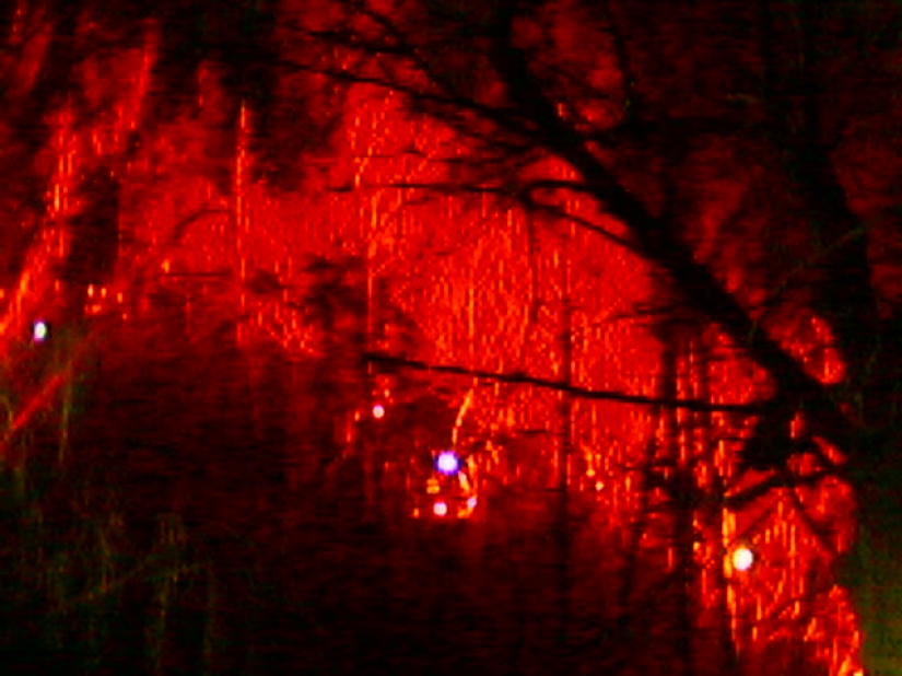 Cambio descendente de fotos: un moscovita ha estado filmando con un Siemens de botón pulsador durante tres años, y a la gente le gusta