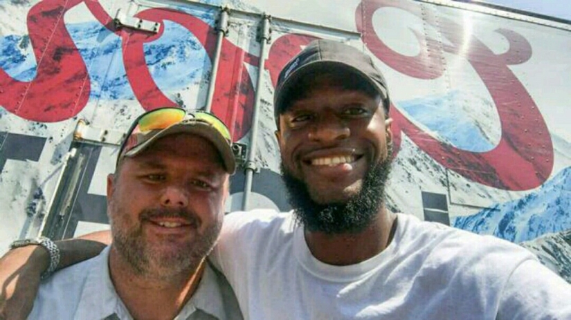 "Can we roll?": in the States, beer deliverers rescued a man who was going to jump from a bridge