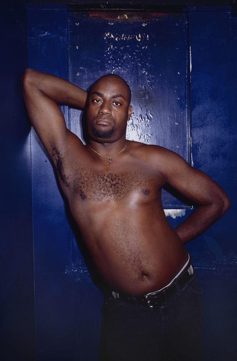 Careless night life of the British in the 80-90‑ies of the lens in the club photographer Adam Friedman