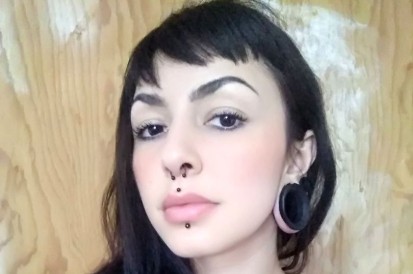 "Cariño, esto es para ti": Una joven de 23 años se quitó el ombligo y se lo dio a su novio