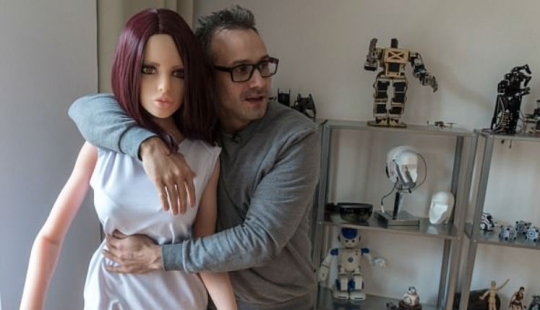 "Cariño, hoy no, tengo dolor de cabeza": a un robot sexual se le ha enseñado a rechazar a un hombre "Cariño, hoy no, tengo dolor de cabeza": a un robot sexual se le ha enseñado a rechazar a un hombre